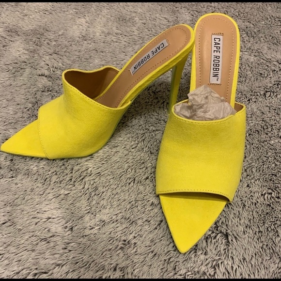 NEW Cape Robbin Heels - Picture 2 of 5